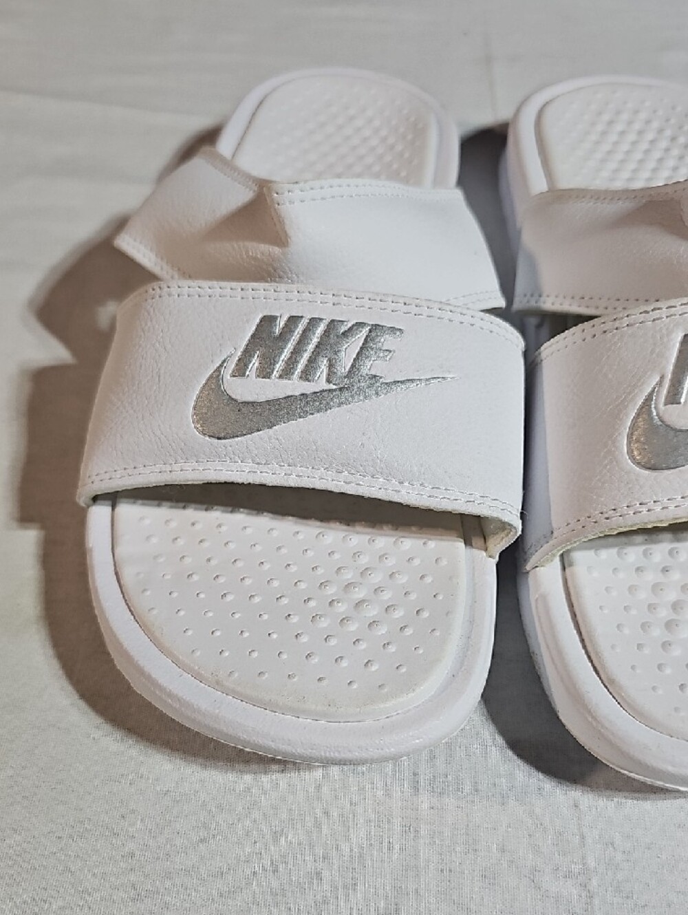 Nike Womens White Adjustable Slide Sandals - Picture 3 of 10